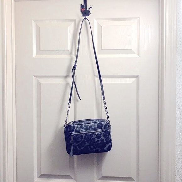 NWOT Michael Kors Beautiful Camera Bag Leopard New fun bag with chain strap. - Picture 2 of 11